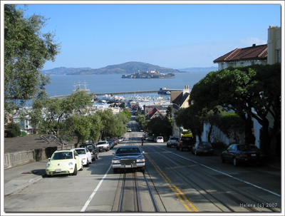 Alcatraz v ozadju